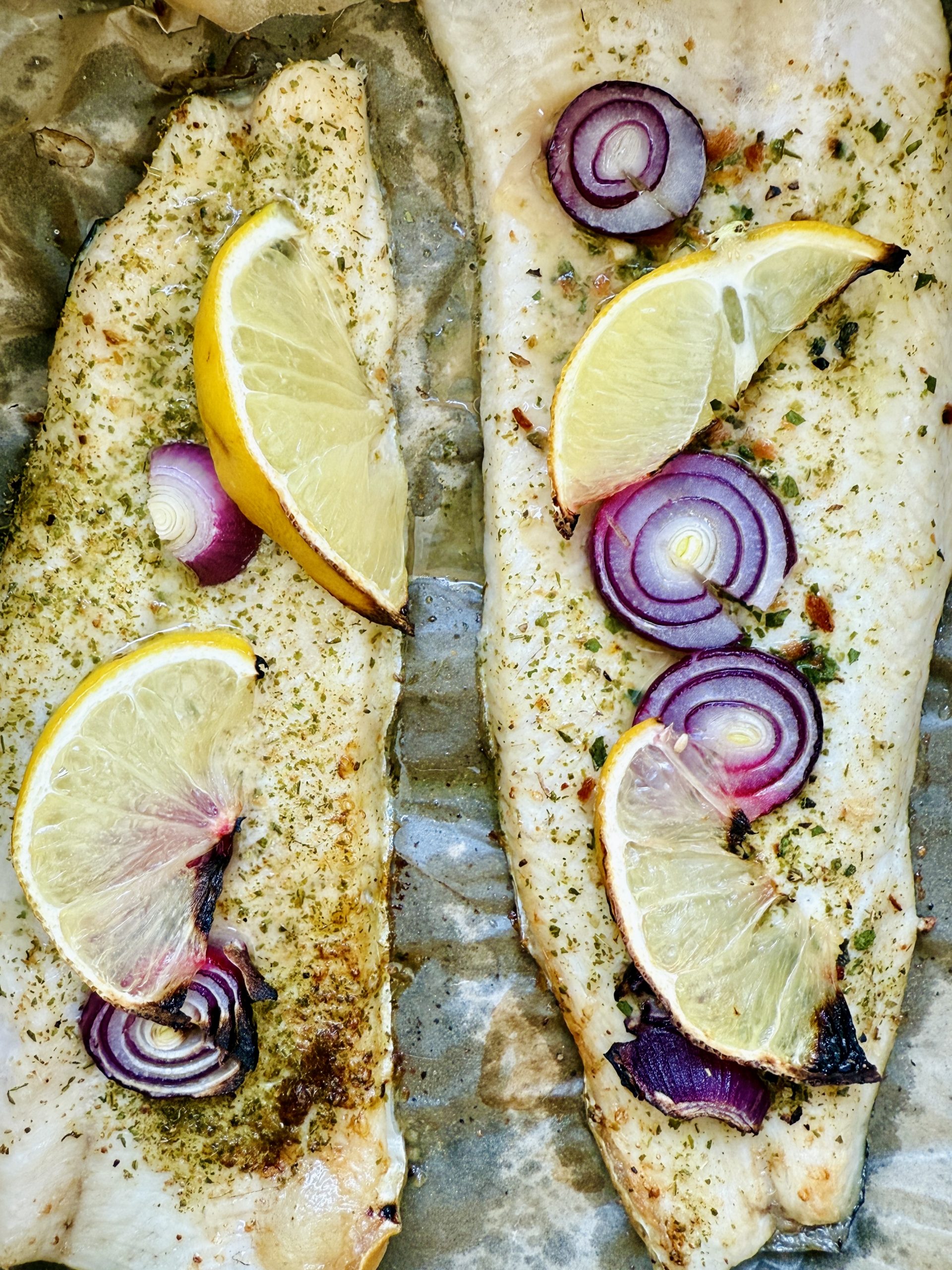 Heißluftfritteusen-Menü: Forelle, Zucchini & Spinatsalat