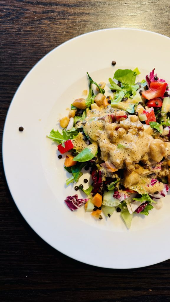 Belugelinsen mit Topping