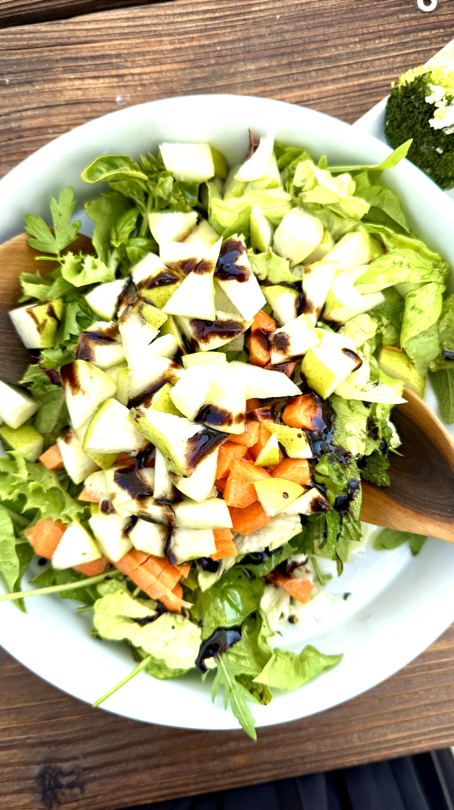 Salat mit Birne, Spargel und Brokkoli