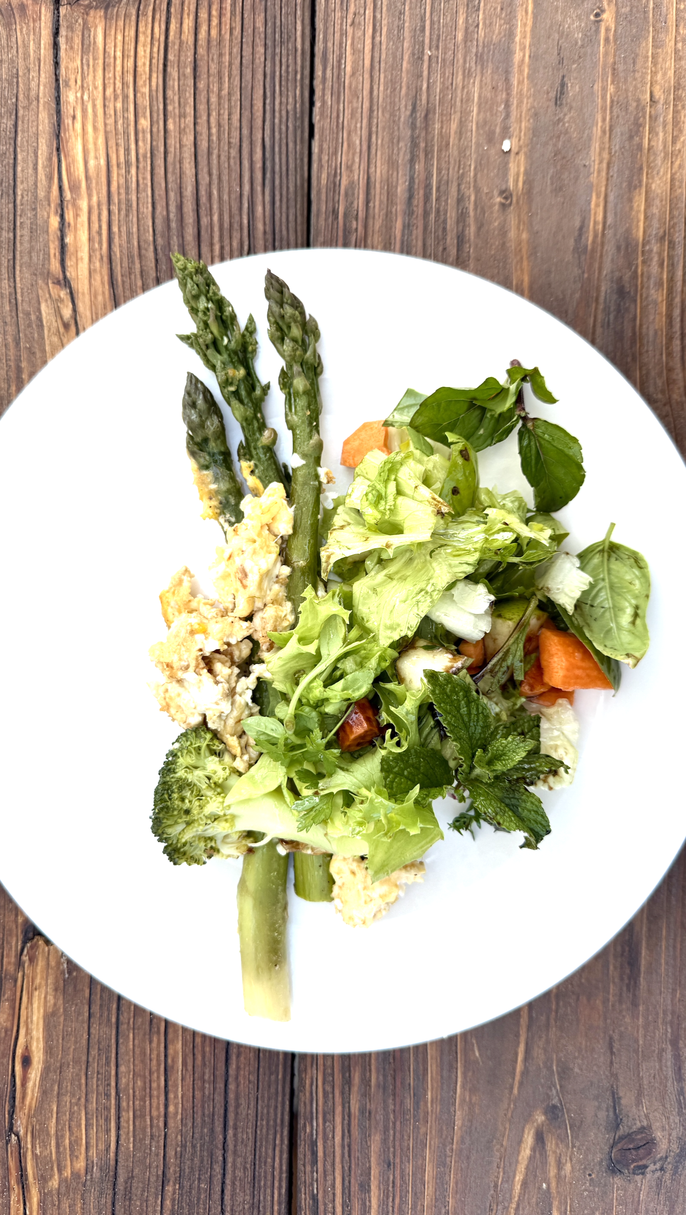 Salat mit Birne, Spargel und Brokkoli
