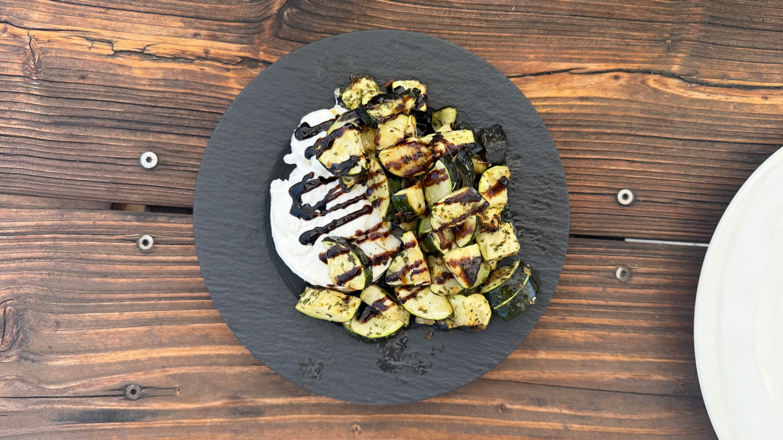 Knusprige Zucchini mit Burrata & Melonen-Kernsalat 🥒🧀🍉